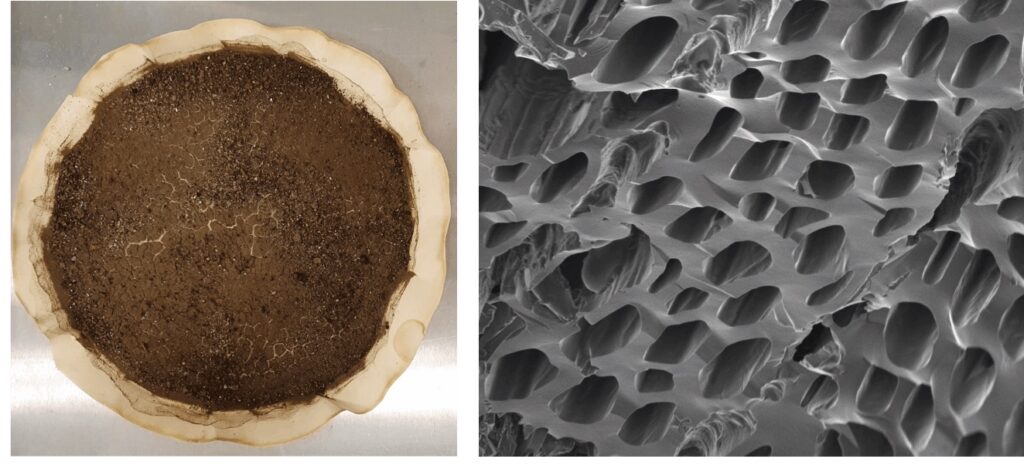 A sinistra l’hydrochar ottenuto dalla carbonizzazione idrotermale di FOS e percolato di discarica. A destra un’immagine al microscopio della porosità dell’hydrochar attivato tramite forno tubolare